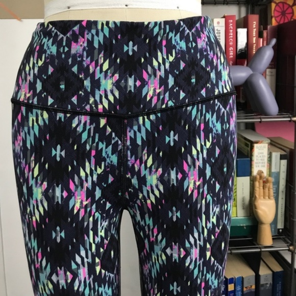 Victoria's Secret Pants - VS Knockout By Victoria Sport Tight in Aztec